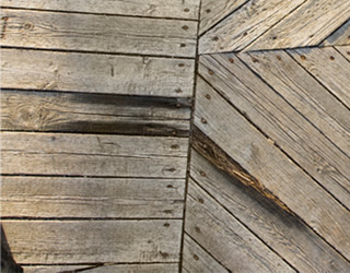 Защита от дървояди на дървени подове и стени